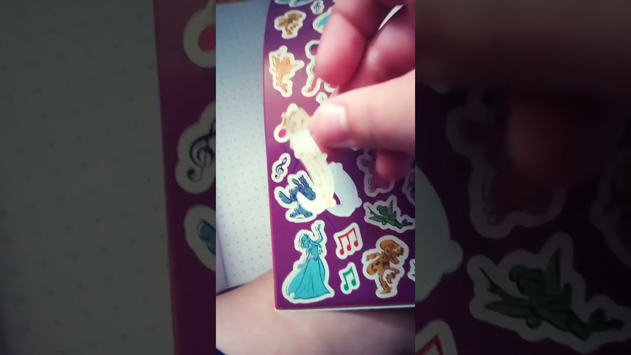 Making a DISNEY page in my sticker book 💖 