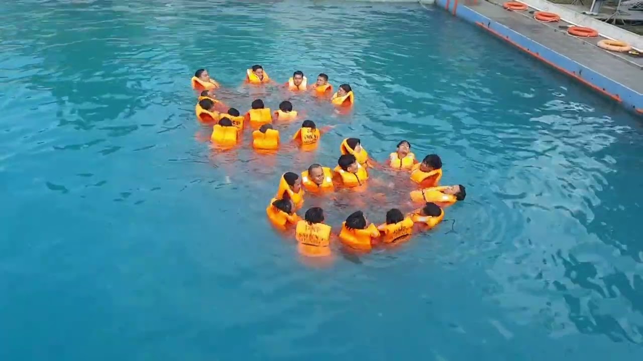 Praktek Basic  Safety Training (BST) SMKN 1 Mundu Cirebon / STMPL