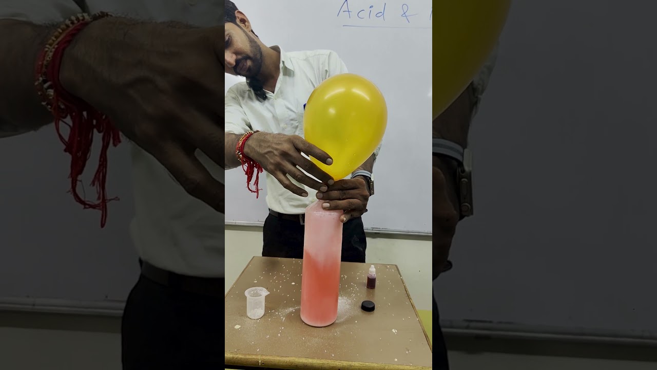 Chemical Reaction Se Balloon fullaye #physicsfun #balloon #physics #viralvideos #shortsfeed