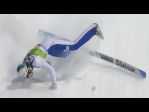 SAUT À SKI - La violente chute de Domen Prevc à plus de 100 km/h