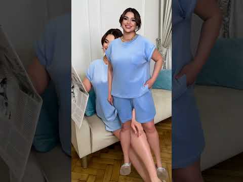 Велюровий костюм із шортами та футболкою, видео 2