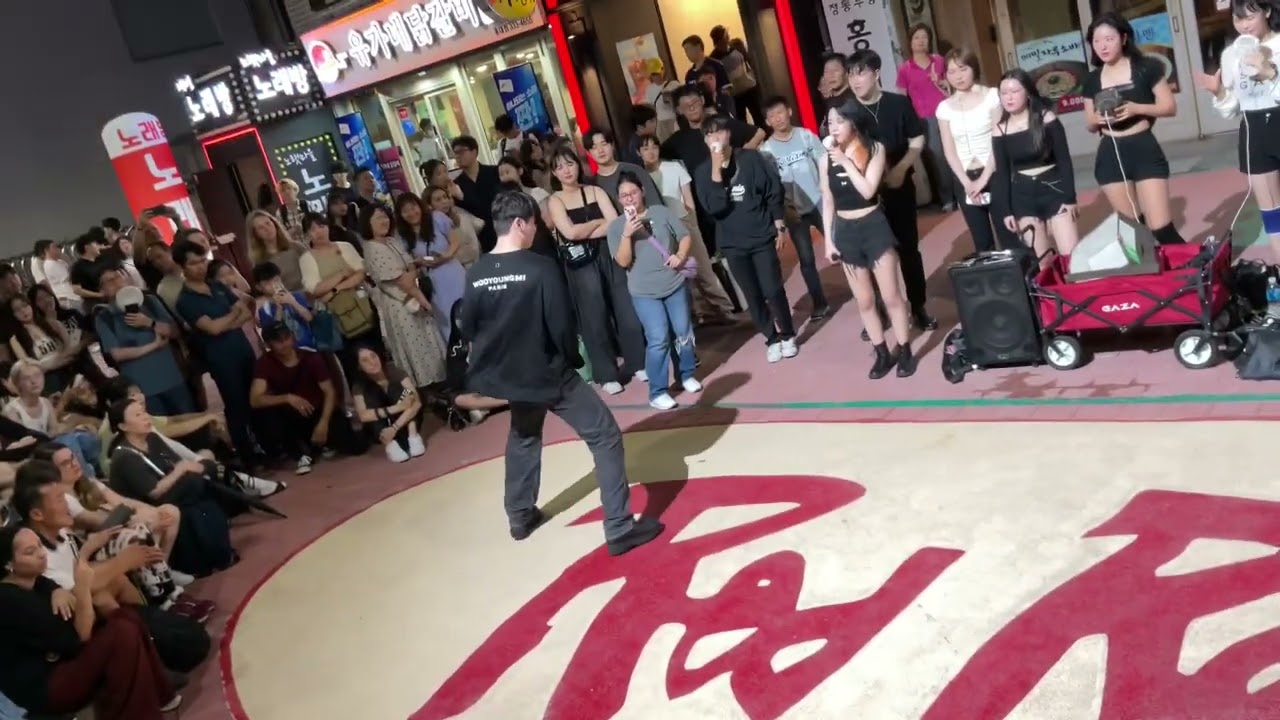 HONGDAE K-POP SOLO BUSKING - [Kai] Mmmh