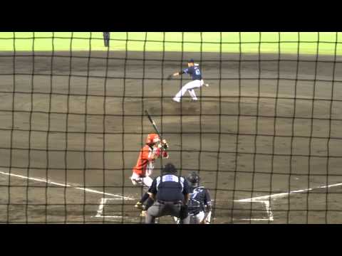 2012/9/3　高森勇旗 （横浜ＤｅＮＡ）　フェンスギリギリの打球を好捕！