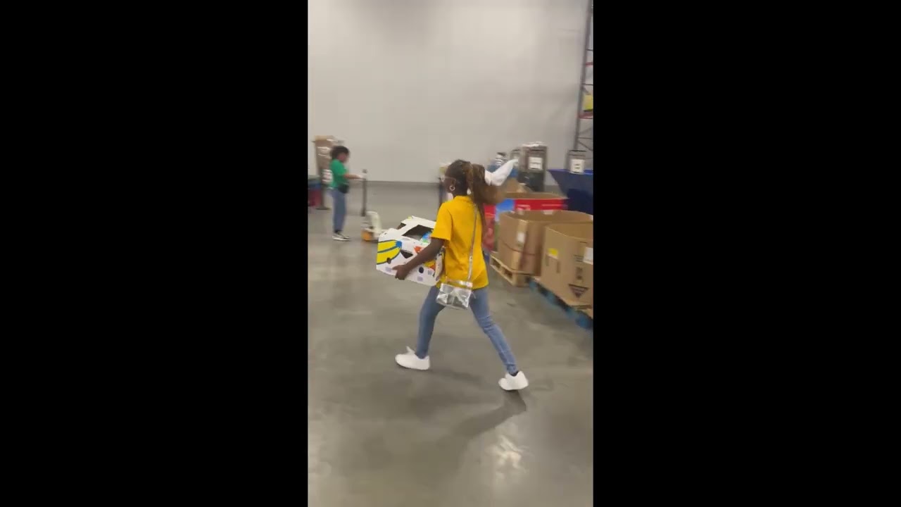 Guinta Middle School AVID at Feeding Tampa Bay April 2025