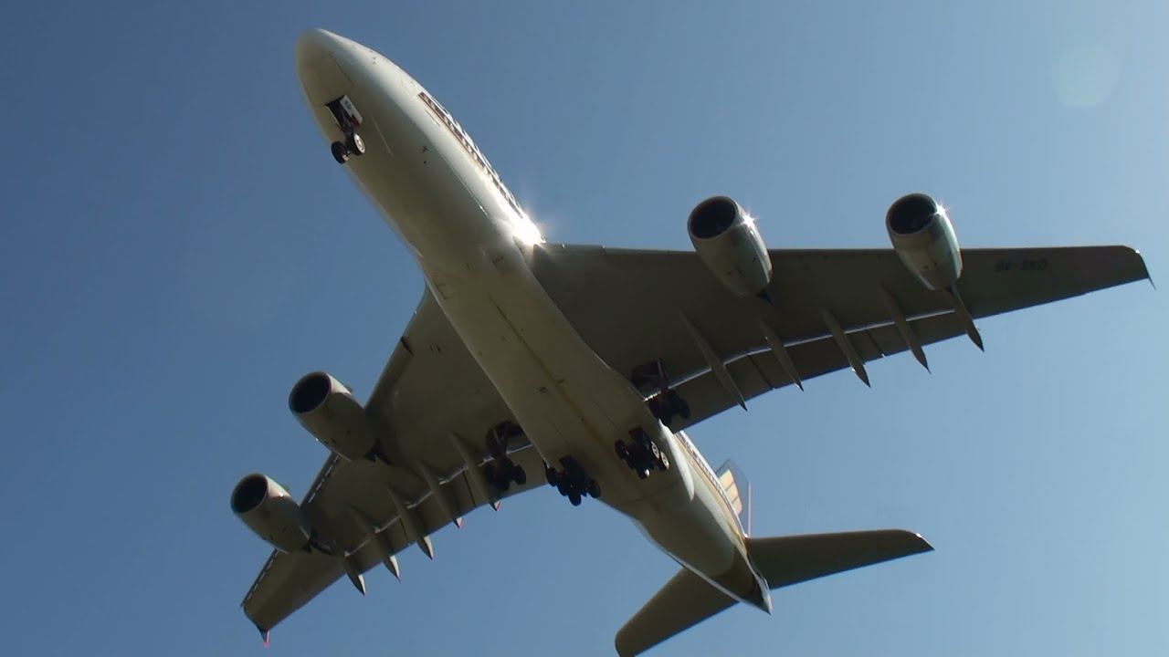 airbus a220 Singapore Airlines A380 Landing at Frankfurt Airport (full HD)