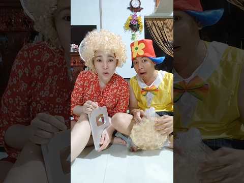 So funny 😝🤣 surprised when he took scissors and straightener to the girl #clowntieumuoi #funny