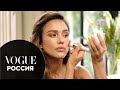 Джессика Альба показывает, как сделать макияж с эффектом загара при помощи бронзера | Vogue Россия