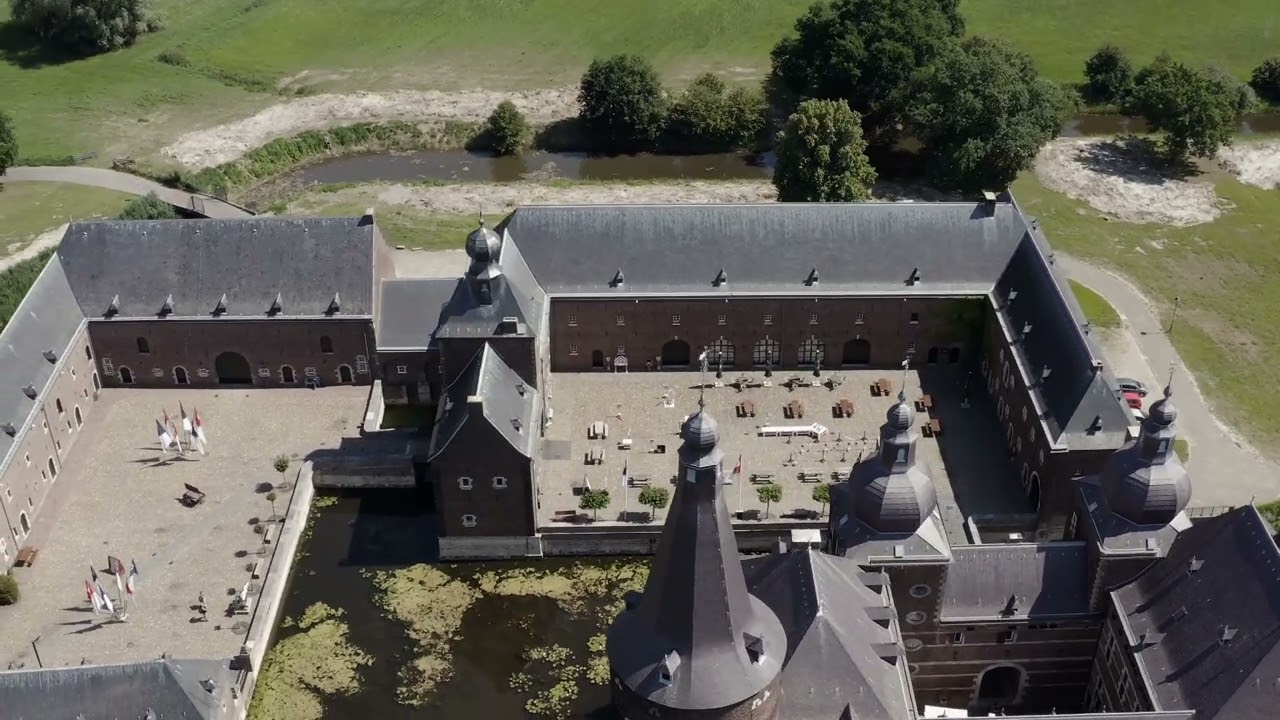 Hoensbroek | Kasteel Hoensbroek van boven