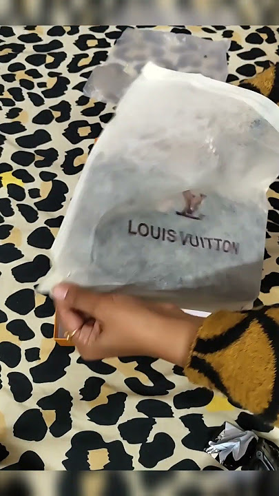 My First (& Probably Last) Unboxing Video: The (Vegan) Louis Vuitton Beach  Pouch 