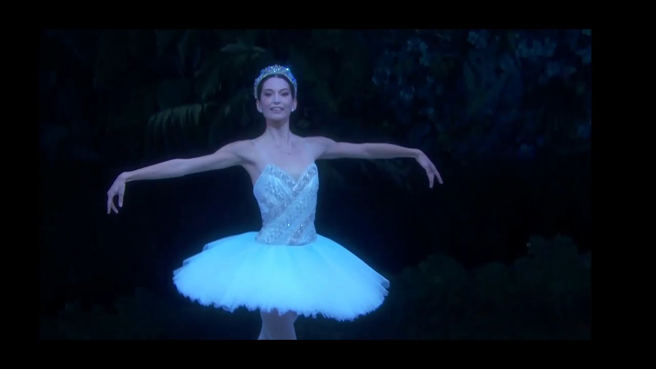 La bayadère: Les ombres 3ème variation ( Hannah O'Neill)