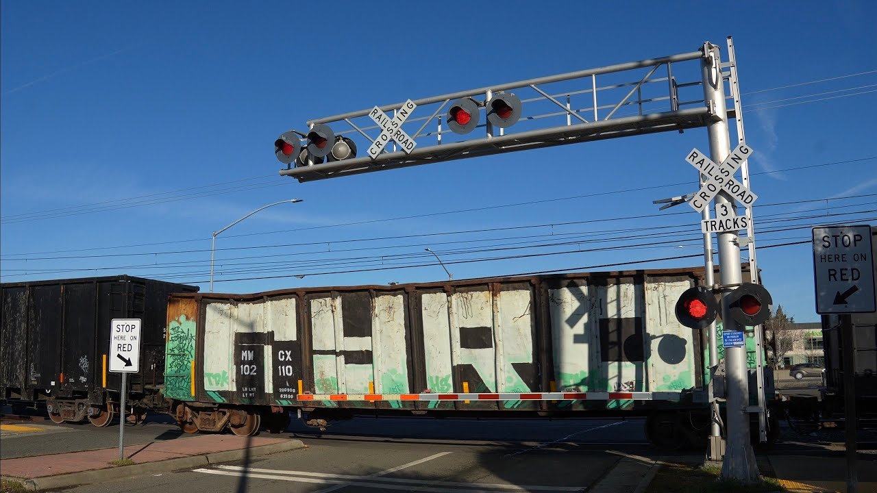 UP 1475 Florin Flyer With Horn Disabled, SacRT | Marketplace Ln. Railroad Crossing Rancho Cordova CA