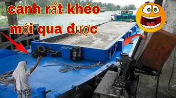 Hồi hộp xem ghe sắt sà lan vượt cống ngăn mặn Miền Tây