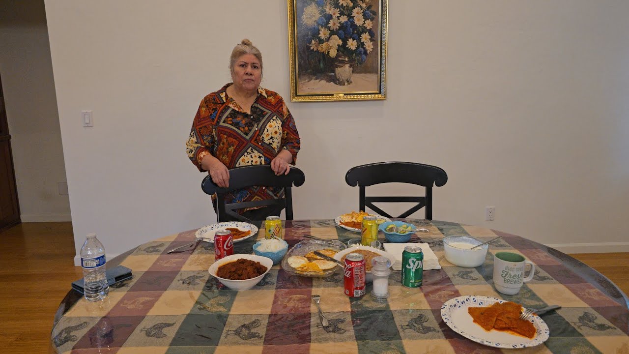 #hoy#cosine#unos chilakiles rojos,🥑🌶🍅🧀🍛