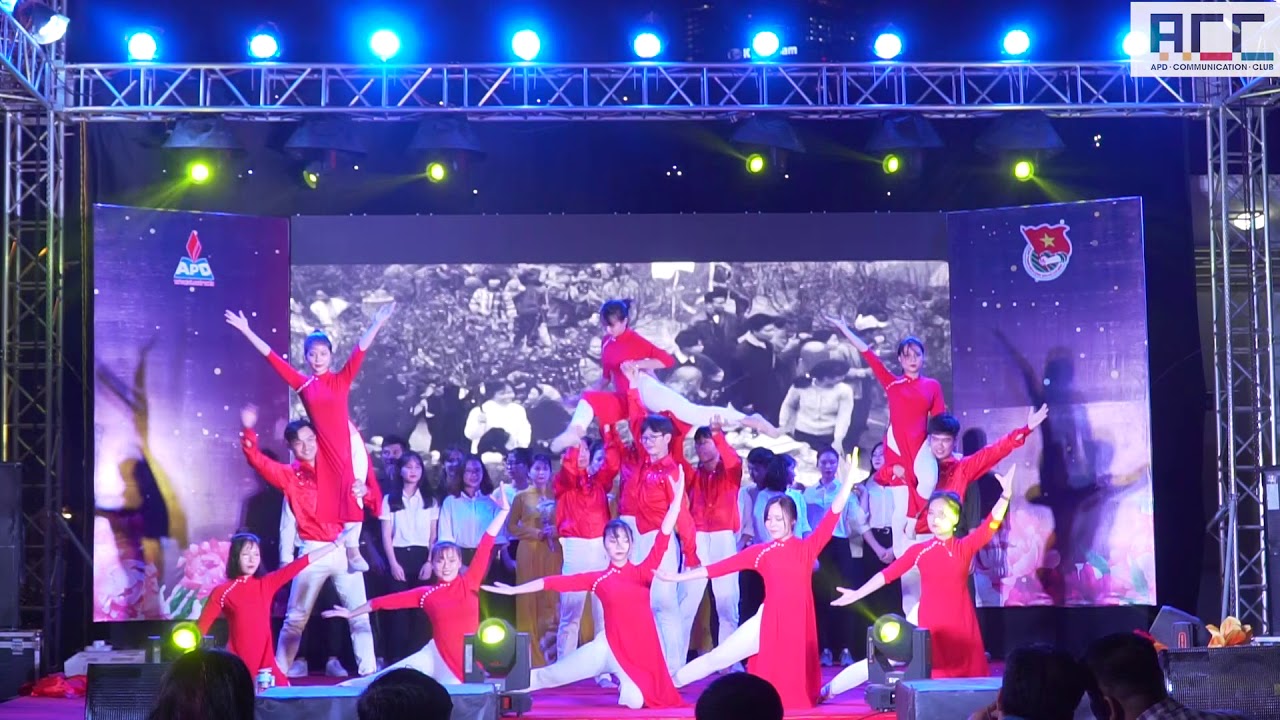 Hành Trình Lý Tưởng Tuổi Trẻ Việt Nam- Biểu diễn khoa Tài chính Đầu tư - YouTube