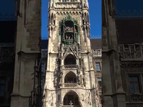 Glockenspielen Clock Battle Бій годинника Глокеншпілена