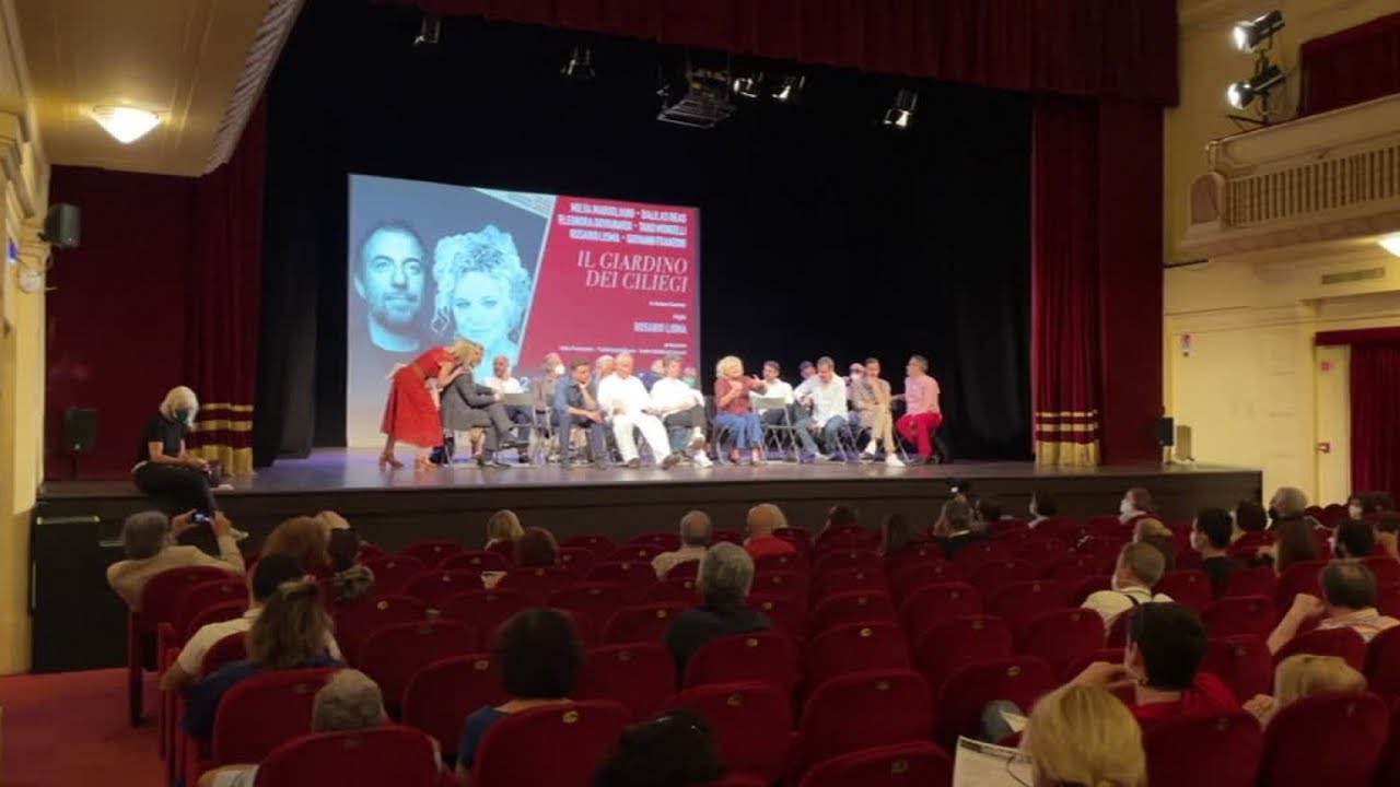 foto di teatro sala umberto