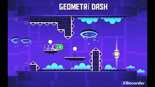 jugando el nivel 10 de Geometri Dash