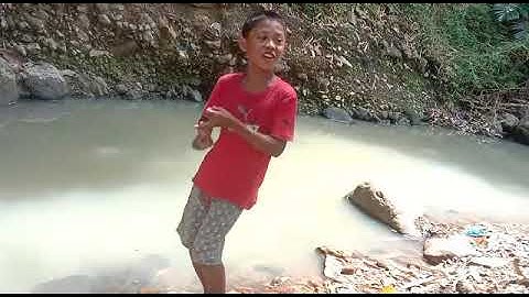 (tangan dewa),,menangkap ikan dengan cara tangan kosong💪