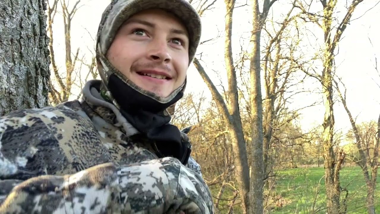 2022 Spring Turkey Hunting Iowa, Huge Tom!