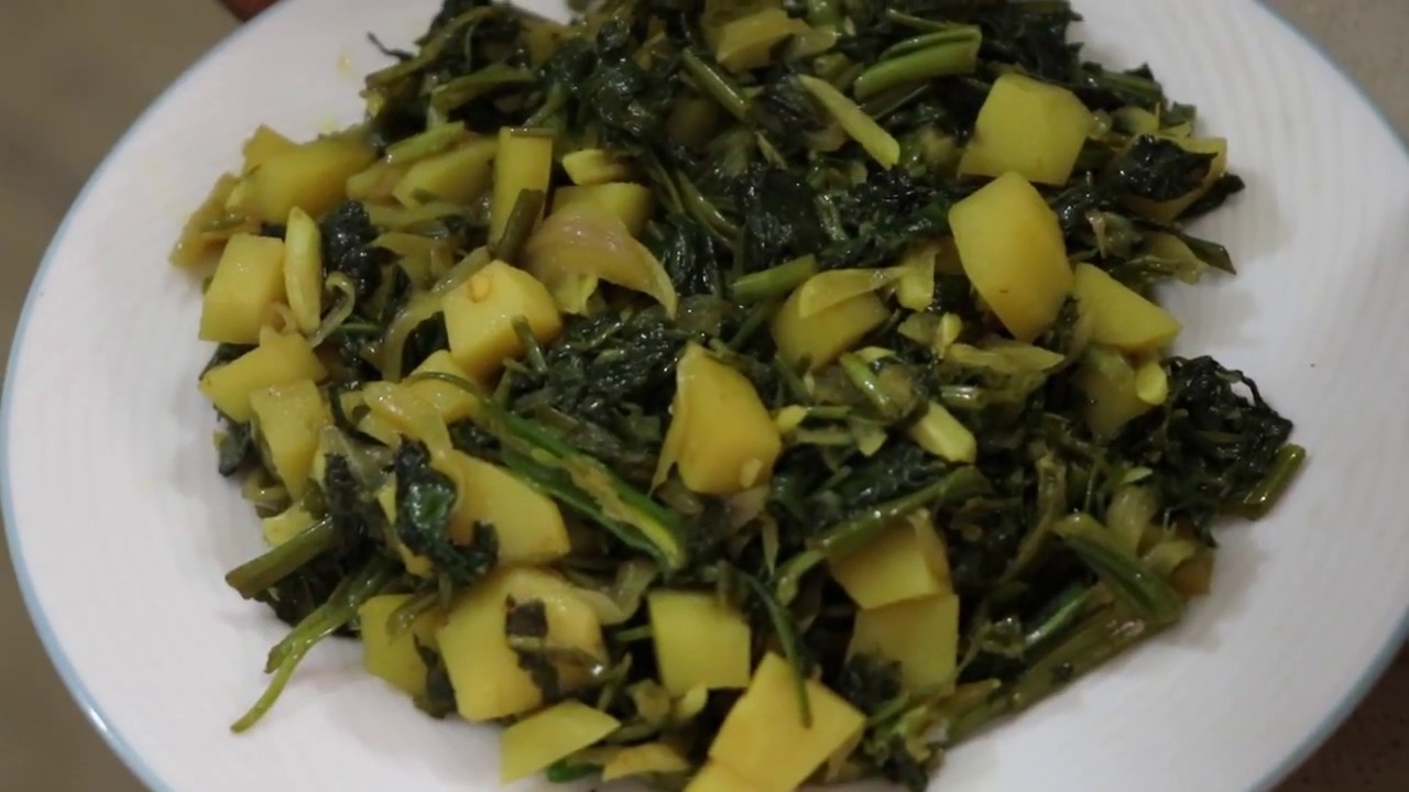 আলু দিয়ে কলমি শাক রান্না । The recipe of Water spinach with Poteto .