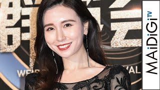 May J.、深スリットからすらり美脚、美背中も　大人の透け感ドレスで「女性グッドシンガー賞」受賞　「WEIBO Account Festival in Tokyo 2020」