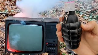 💣 POWERFUL FIRECRACKERS vs OLD TV 💥 Test of different firecrackers on TV 💢