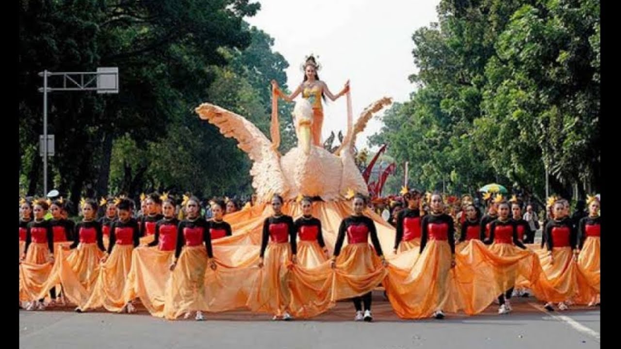 EPIC ! Penampilan Peserta Karnaval Pawai Budaya Bojonegoro 2018