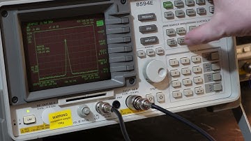 HP 8594E Measuring the calibration signal on the spectrum analyser.