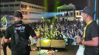 LIVE IN CONCERT UNGU - BAYANG SEMU (LAGU PENUTUP) SEMUA PADA BERLOMPATAN