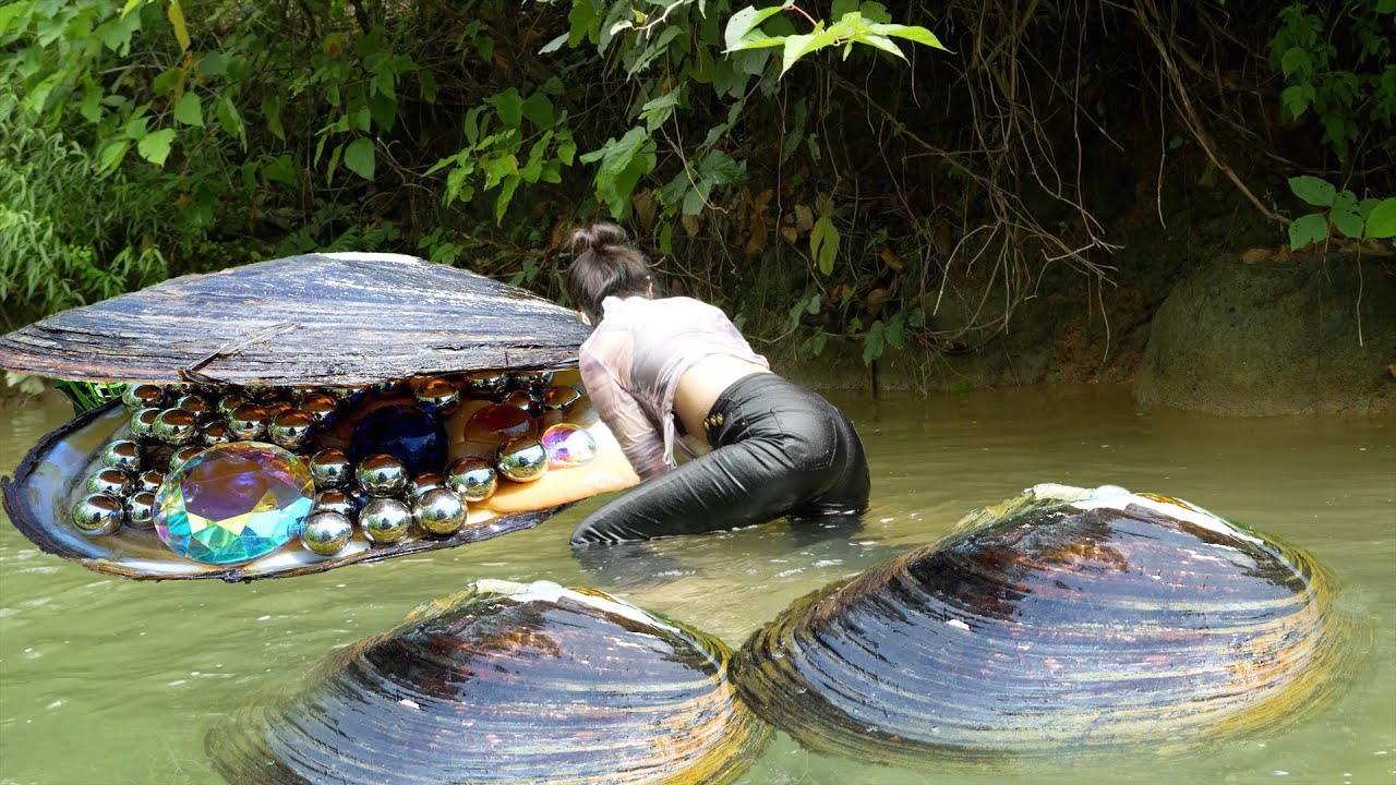 😱😱 Teen Strikes Gold (or Pearl)! Mutated Giant Clam Yields a Jewel That Defies Science