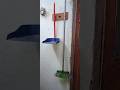 Você sabia que com garrafa pet da pra fazer um porta vassouras ♻️✨#diy #reciclagemcriativa