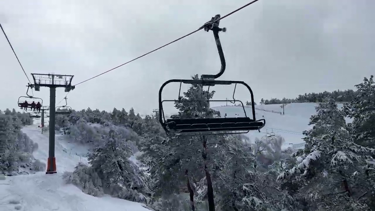 Estación montaña manzaneda invierno 2023, montaña Galicia ,esquí Galicia , nieve , esquí , snowboard
