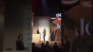 Tom Hiddleston presenting Jeff Goldblum with the Icon Award