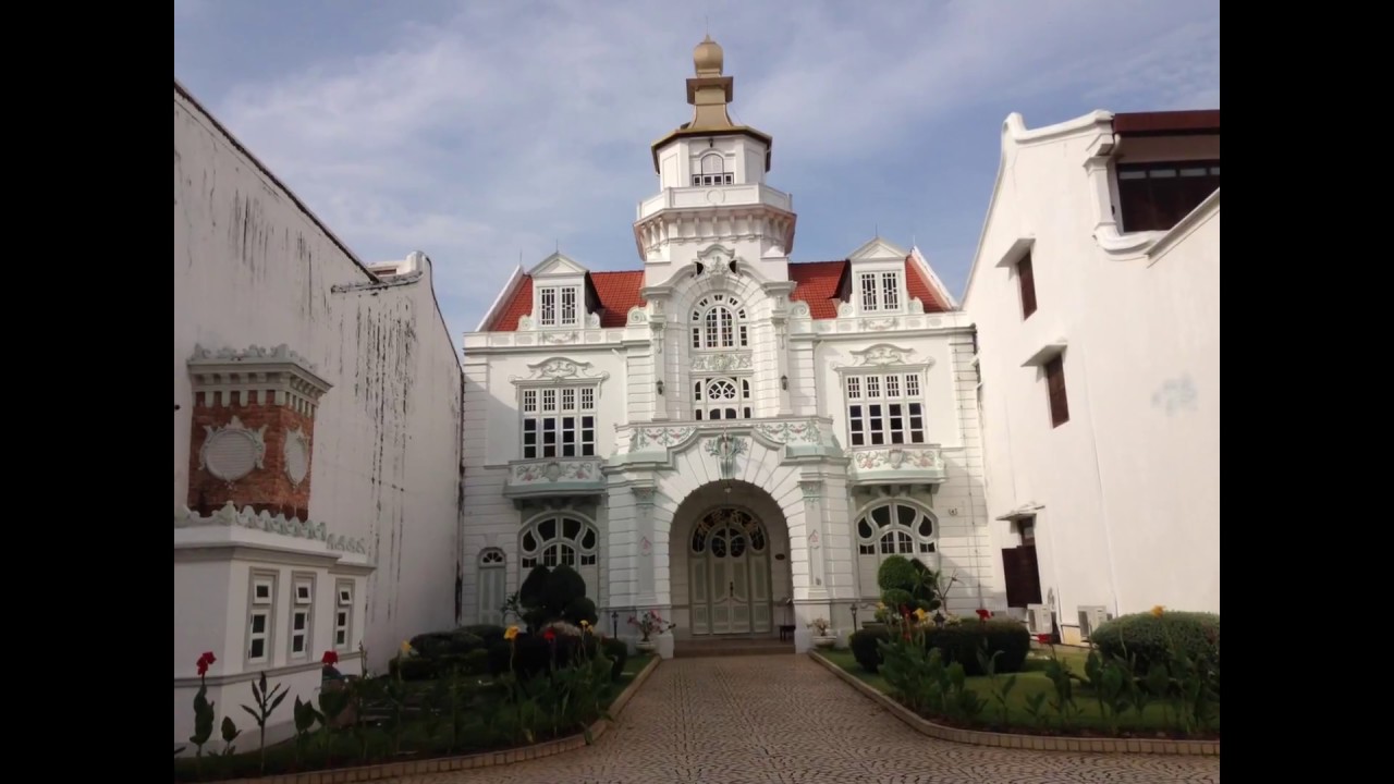 COLORFUL MELAKA'S SHOP HOUSES