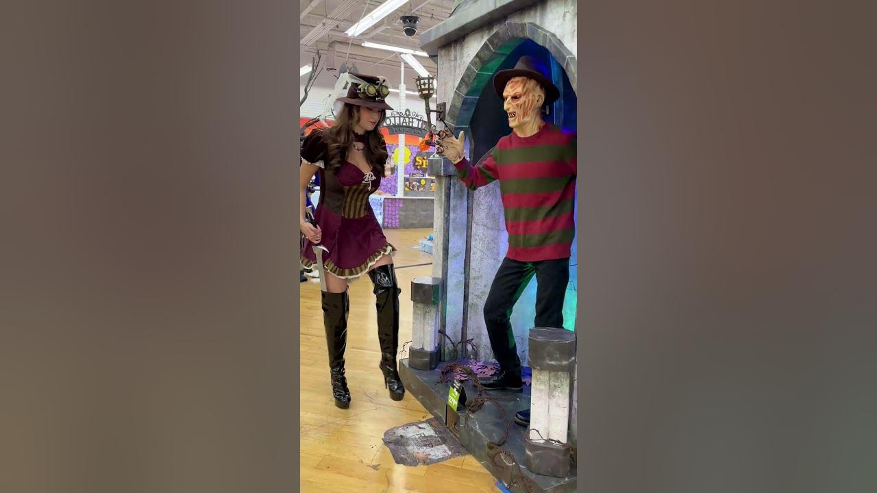 RIP Freddy! Merrick & @rachelmichellepizzolato Thx @spirithalloween #horror #funny #halloween