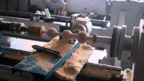 turn wood with wood lathe for woodworking
