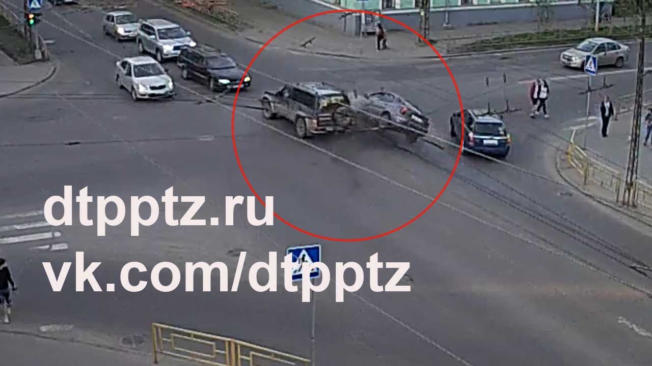 Боковое столкновение автомобилей