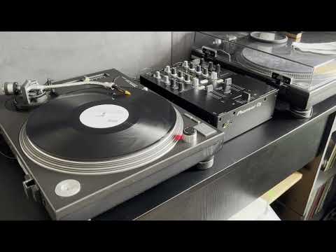 80 — Bernard Leon Howard III feat. 80 Marscarter (Original Mix) [vinyl rip] [2001]