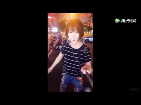 娇妹儿街头喊麦《一人我饮酒醉》自称非主流土嗨