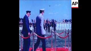 SYND 9 6 77 GENERAL SHULZE , NATO COMMANDER, MEETS GENERAL BROWN