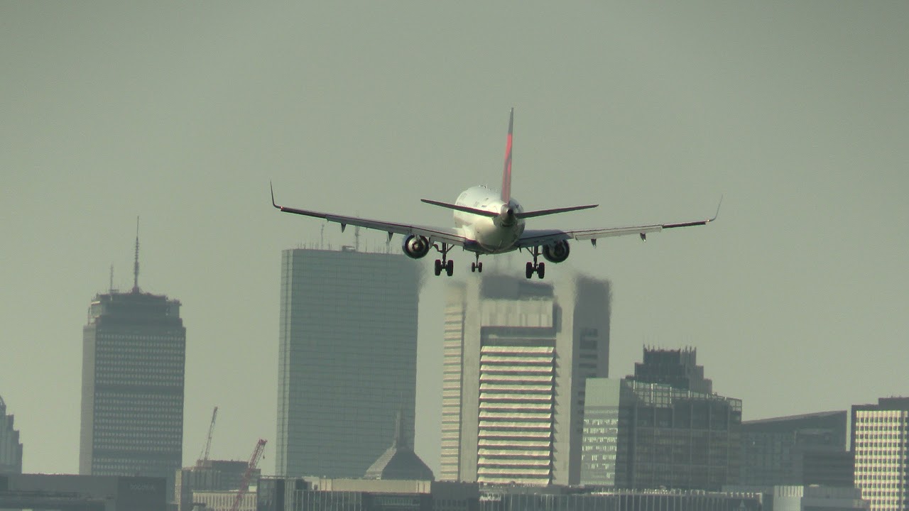 Delta Connection E175LR Landing At Boston Logan From Raleigh NC DL5699 - RPA5699 N245JQ