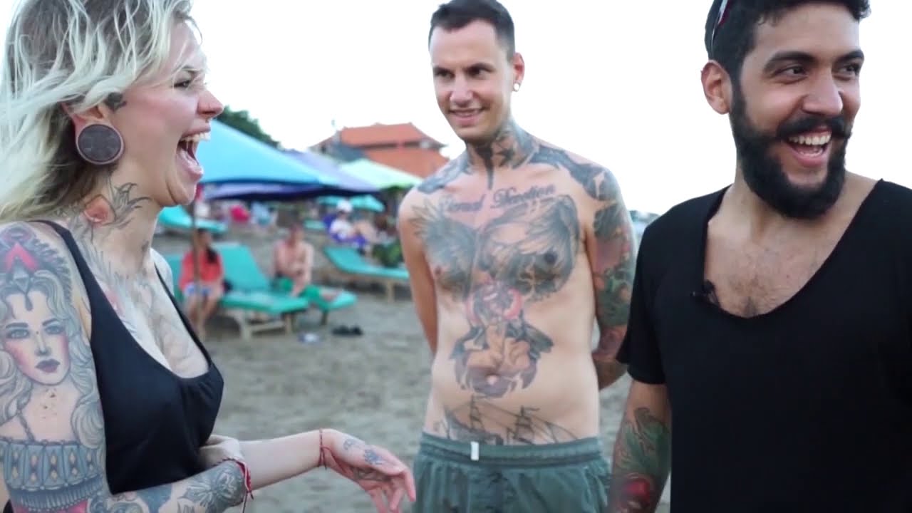 MENTALIST Guessing cute 7 GIRL'S Zodiac Sign at the beach