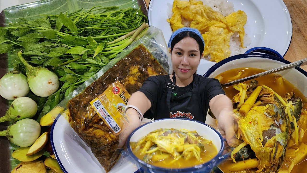 วันนี้กินข้าวกับไตปลาคั่วสุก กินกับผักสดๆ มีแกงส้มใต้ด้วยนะคะ อร่อยมากค่ะ