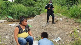 Les Callo La Policia A Doña Vicenta|Sera Que Se La Llevaran A La Carcel.