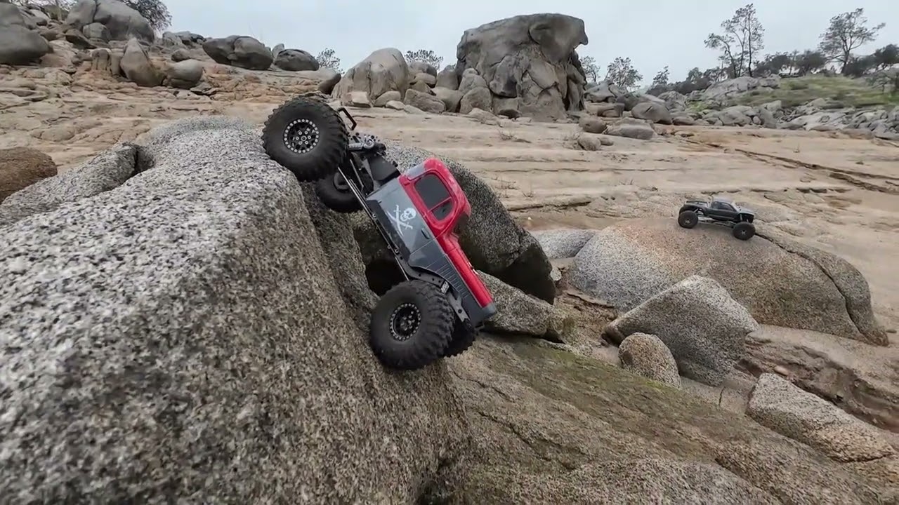 RC Vertical Crawling - Rocky Point - Madera Side - Millerton Lake - 11.30.2025