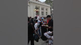 ketemu kang aya Ibrahim lagi ngonten mau diajak ngobrol lagi sibuk