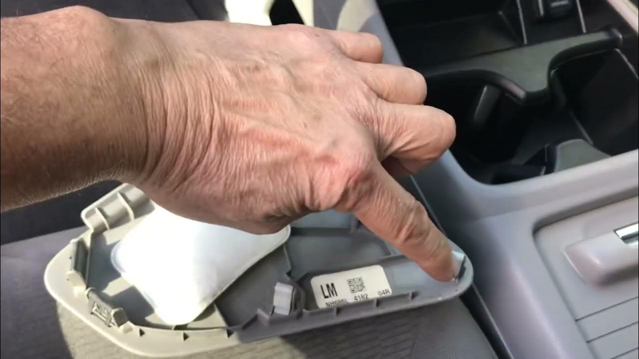 Honda CR-V gear shift replace bulb - YouTube