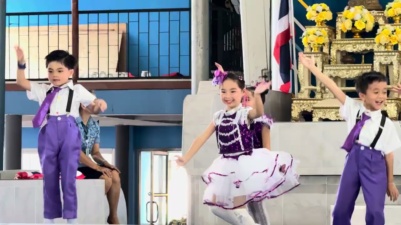 การแสดงของ อ.2/3 เพื่อพี่ๆ บัณฑิตน้อยปีการศึกษา 2568 รร.ฤทธิยะวรรณาลัย ประถม ผอ.ดร.พวงผกา  แสงเงิน