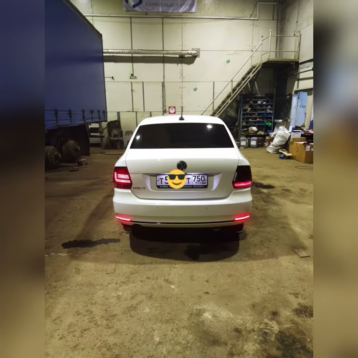 Фольксваген Поло седан. Не слишком яркий поворотник?... LED задний ...