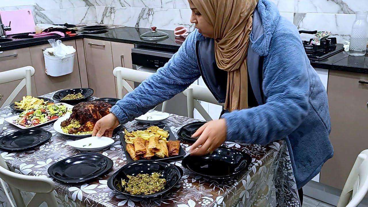 جايين حذايا للعشاء 🏃🏃قمت نقضي وحضرت طاولتي